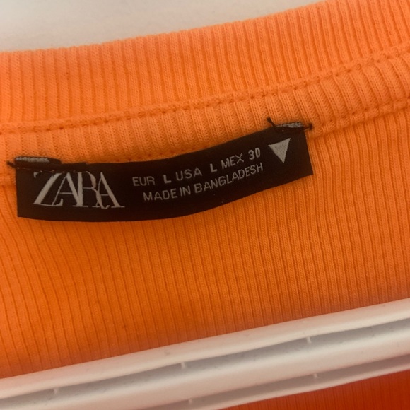 Beautiful top with ruffled sleeves - Picture 3 of 4